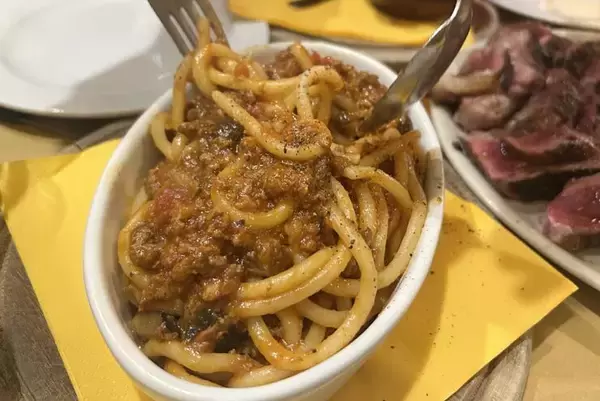 「【イタリアグルメ】迫力のフィレンツェ風ステーキ「ビステッカ・アッラ・フィオレンティーナ」とは？ / イタリア・フィレンツェのトスカーナ料理店「La Fettunta」」の画像