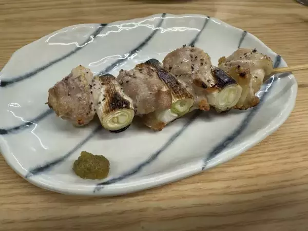 「【日本居酒屋紀行】1968年創業！東京下町の名酒場で味わう絶品もつ焼きとは？ / 東京都江東区亀戸の「小池屋」」の画像