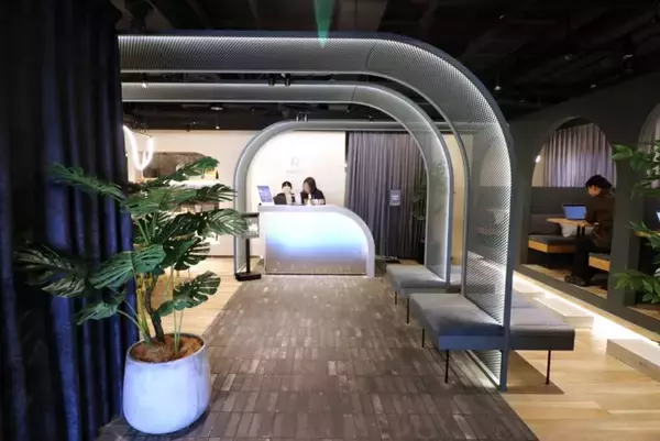 「【名古屋】鉄道の世界観をまとうホテル「R Hotel Nagoya Station」が開業｜夜行列車のコンパートメントのような個室空間」の画像