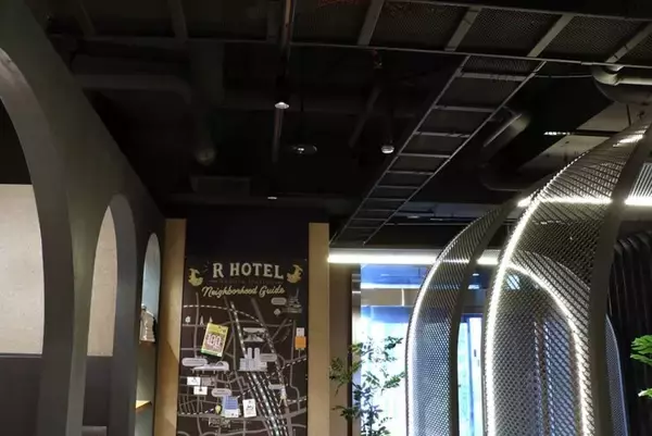 「【名古屋】鉄道の世界観をまとうホテル「R Hotel Nagoya Station」が開業｜夜行列車のコンパートメントのような個室空間」の画像