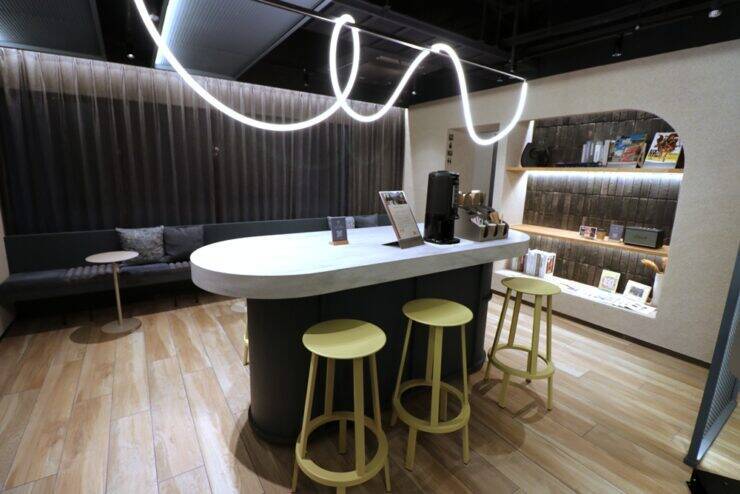 【名古屋】鉄道の世界観をまとうホテル「R Hotel Nagoya Station」が開業｜夜行列車のコンパートメントのような個室空間
