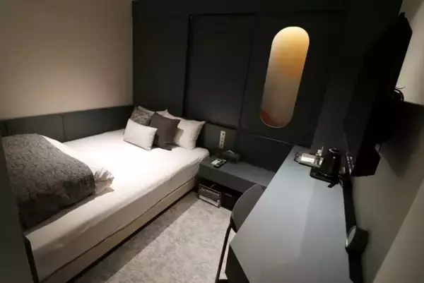「【名古屋】鉄道の世界観をまとうホテル「R Hotel Nagoya Station」が開業｜夜行列車のコンパートメントのような個室空間」の画像