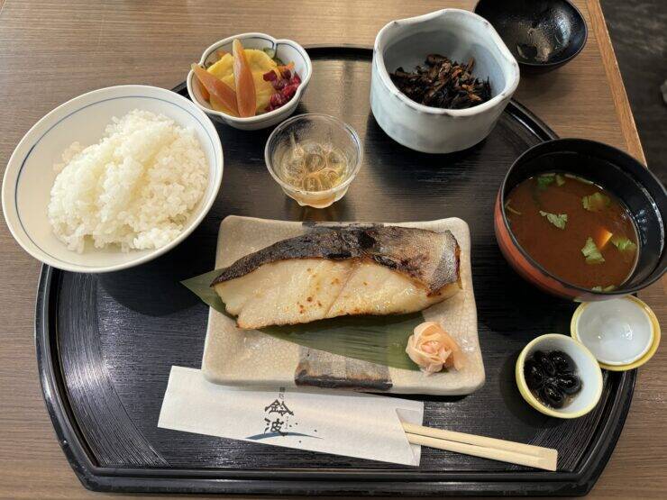 ご飯が何杯でも進む！名古屋が誇る名店・鈴波で味わう絶品「銀だら定食」とは？