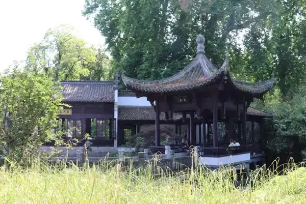 「【世界の街角】ドイツ・フランクフルトの緑豊かな公園を歩き、自然景観を楽しむ」の画像