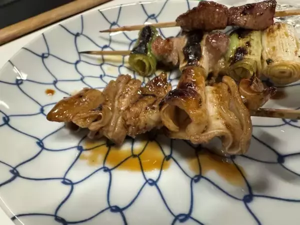 「【日本居酒屋紀行】大須交差点で70年！名古屋の老若男女が集う伝説の老舗焼き鳥店とは？ / 愛知県名古屋市中区大須の「角屋（かどや）」」の画像