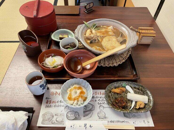 【日本季節散歩】東京都江東区亀戸で味わう美しく甘美な藤の花と美味しいアサリ鍋