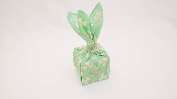 風呂敷で華やかラッピング 簡単な贈り物が リッチ見え する たばね包み 17年2月3日 エキサイトニュース