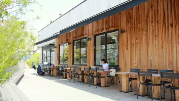 「テラス席がおすすめ！代官山のスタイリッシュなカフェ「ガーデンハウス クラフツ」」の画像