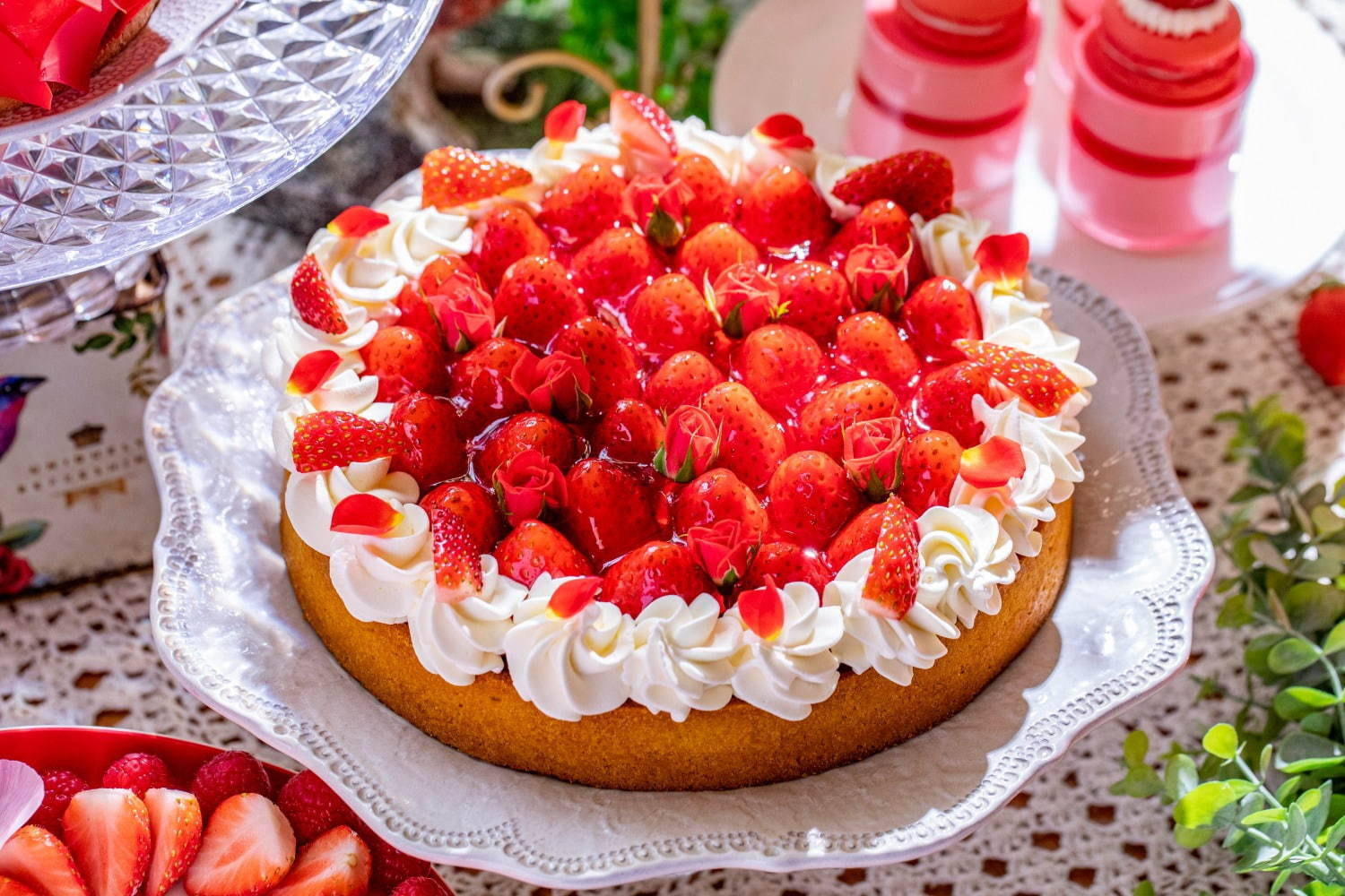 ヒルトン東京 不思議の国のアリス 着想の苺スイーツブッフェ開催 年12月31日 エキサイトニュース