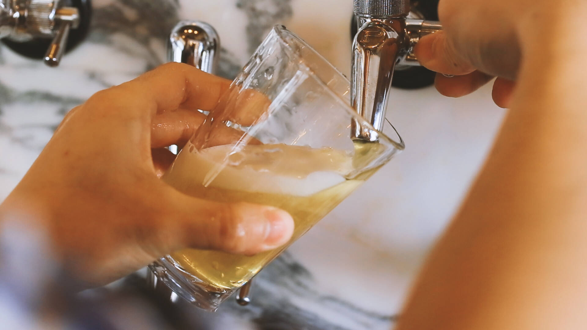 世界を旅するクラフトビール飲み比べ 吉祥寺 クラフト ロマンス へのアクセス メニューまとめ 17年4月17日 エキサイトニュース