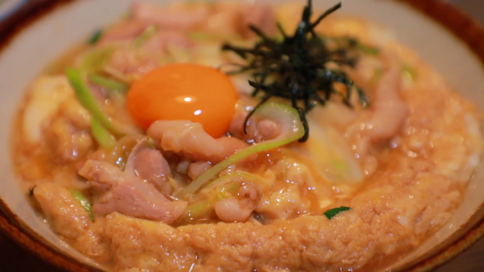 トロふわ卵の最高峰！ 赤坂の名店が誇る“日本一の親子丼”