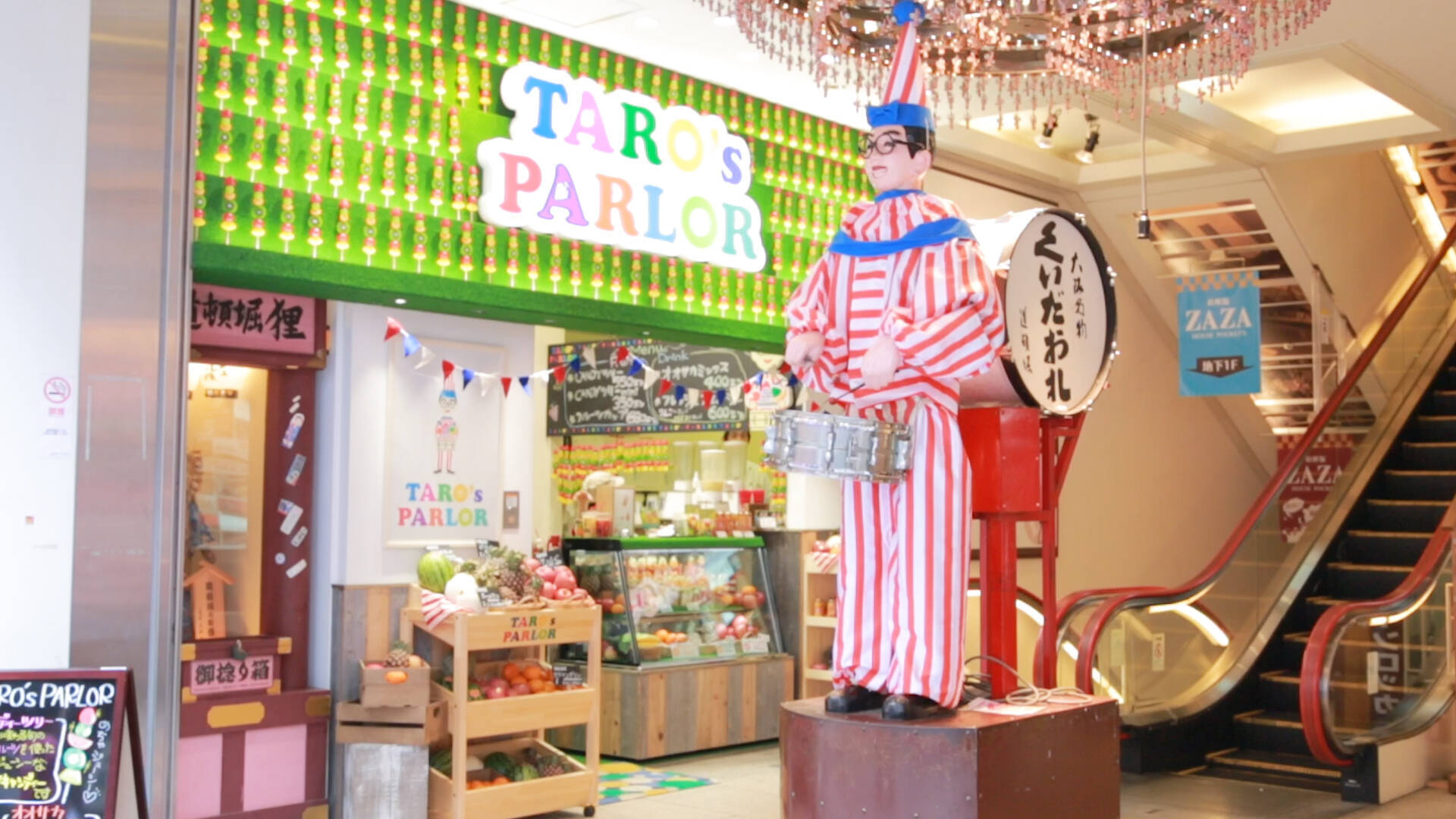 迫力の28cm くいだおれ太郎も驚く大阪の新名物 キャンディツリー