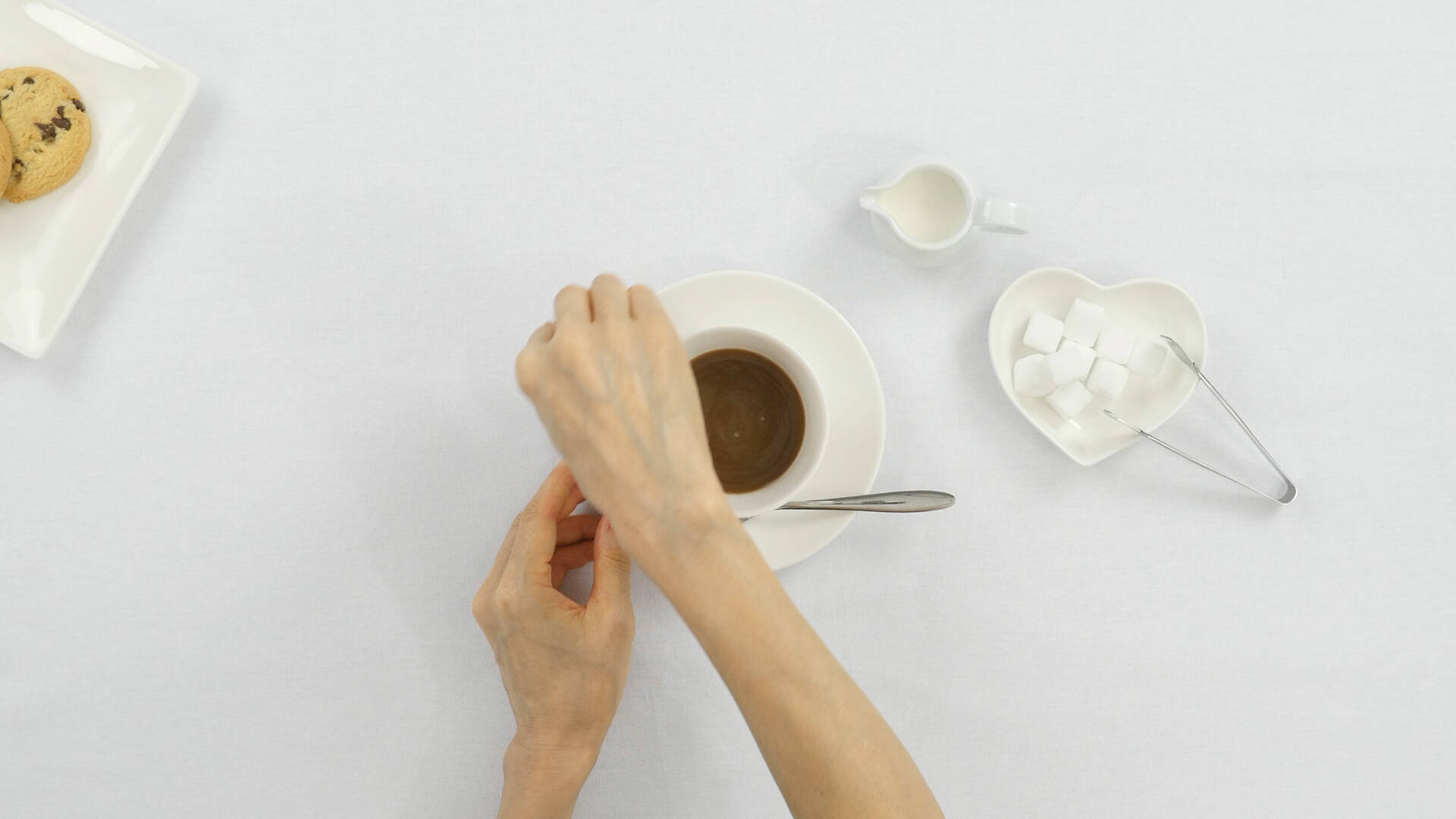 砂糖やミルクはいつ入れる 意外と知らない コーヒー の美しい飲み方 18年3月9日 エキサイトニュース 砂糖やミルクはいつ入れる 意外と知らない コーヒー の美しい飲み方 18年3月9日 エキサイトニュース