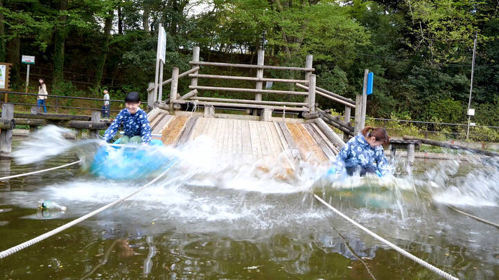 世界初の噴水迷路も 大人が本気で遊べる水上アスレチック 2019年5月16日 エキサイトニュース