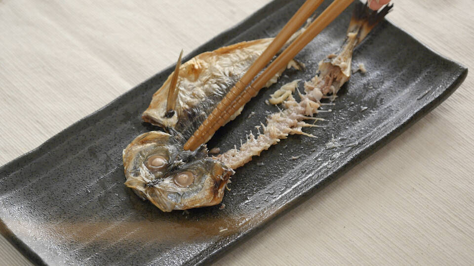 焼き魚の正しい食べ方 アジの開き をキレイに食べるコツ 19年10月28日 エキサイトニュース
