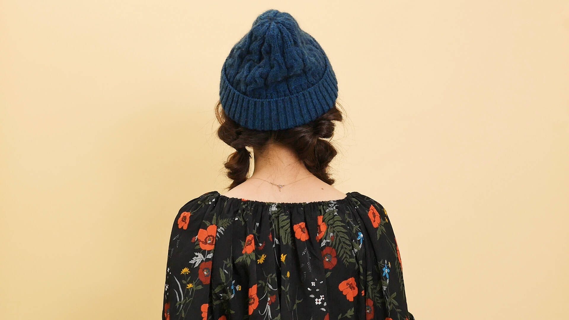 簡単 秋は ニット帽 ロングヘア のくるりんぱアレンジに挑戦 18年8月21日 エキサイトニュース