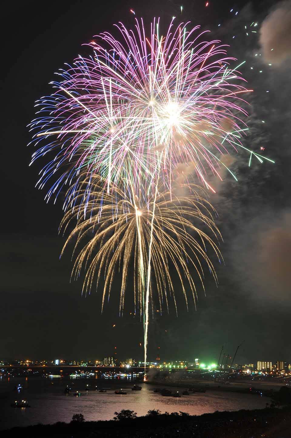 18年 江戸川区花火大会 は夜空に富士山と桜吹雪が舞う 18年7月11日 エキサイトニュース 2 3