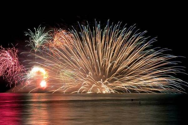 18年 鎌倉花火大会 は海面を美しく彩る水中花火に注目 18年7月25日 エキサイトニュース 18年 鎌倉花火大会 は海面を美しく彩る水中花火に注目 18年7月25日 エキサイトニュース