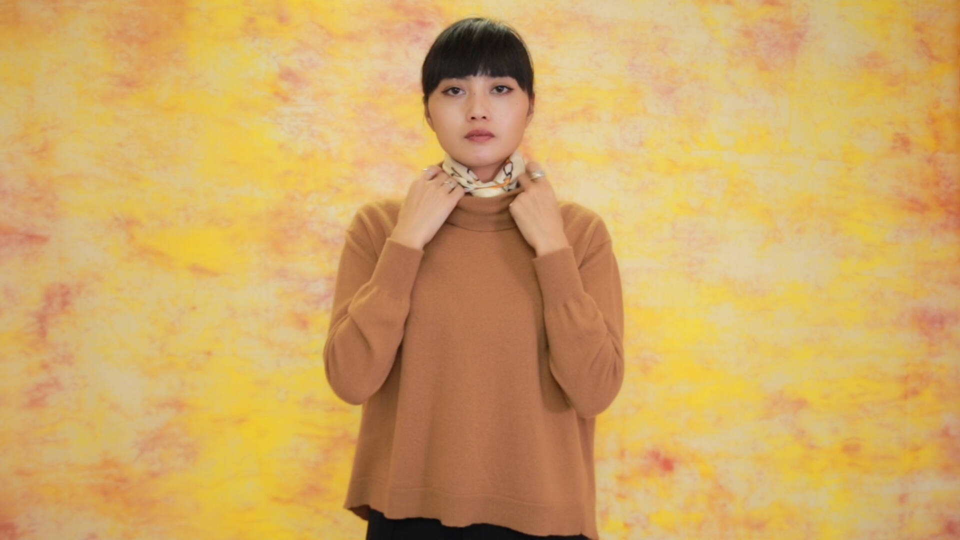 オトナ流スカーフの巻き方vol 2 上級に仕上げるアレンジ術 19年3月12日 エキサイトニュース オトナ流スカーフの巻き方vol 2 上級に仕上げるアレンジ術 19年3月12日 エキサイトニュース