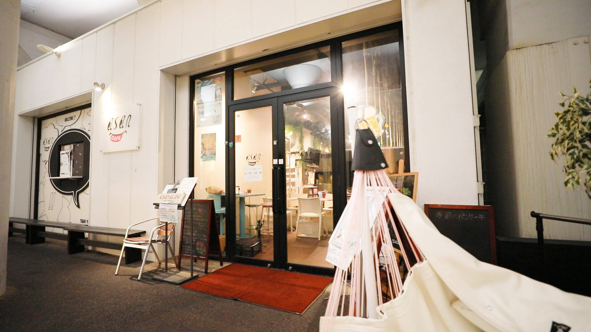 ハンモックに揺られて 生クリームたっぷりの極厚パンケーキ 17年12月日 エキサイトニュース