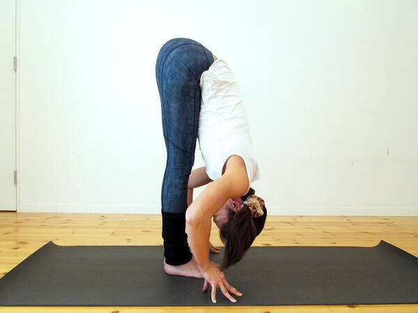 お悩み 立って前屈するときにももの裏側を痛めないようにするには 18年8月4日 エキサイトニュース