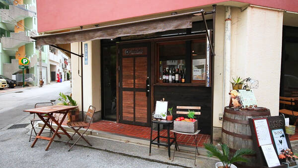 ジャズの流れる居心地の良い食堂。大人が集う南イタリア料理店