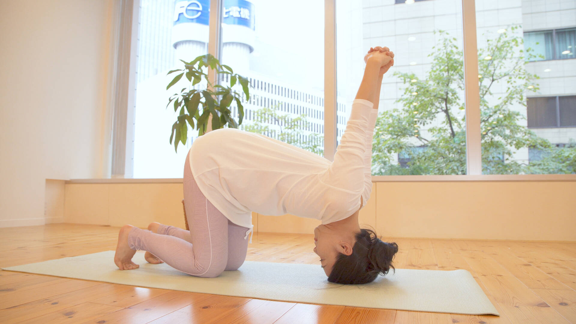 肩こりや眼精疲労を緩和する うさぎのポーズ シャシャンカーサナ 18年10月15日 エキサイトニュース 肩こりや眼精疲労を緩和する うさぎのポーズ シャシャンカーサナ 18年10月15日 エキサイトニュース