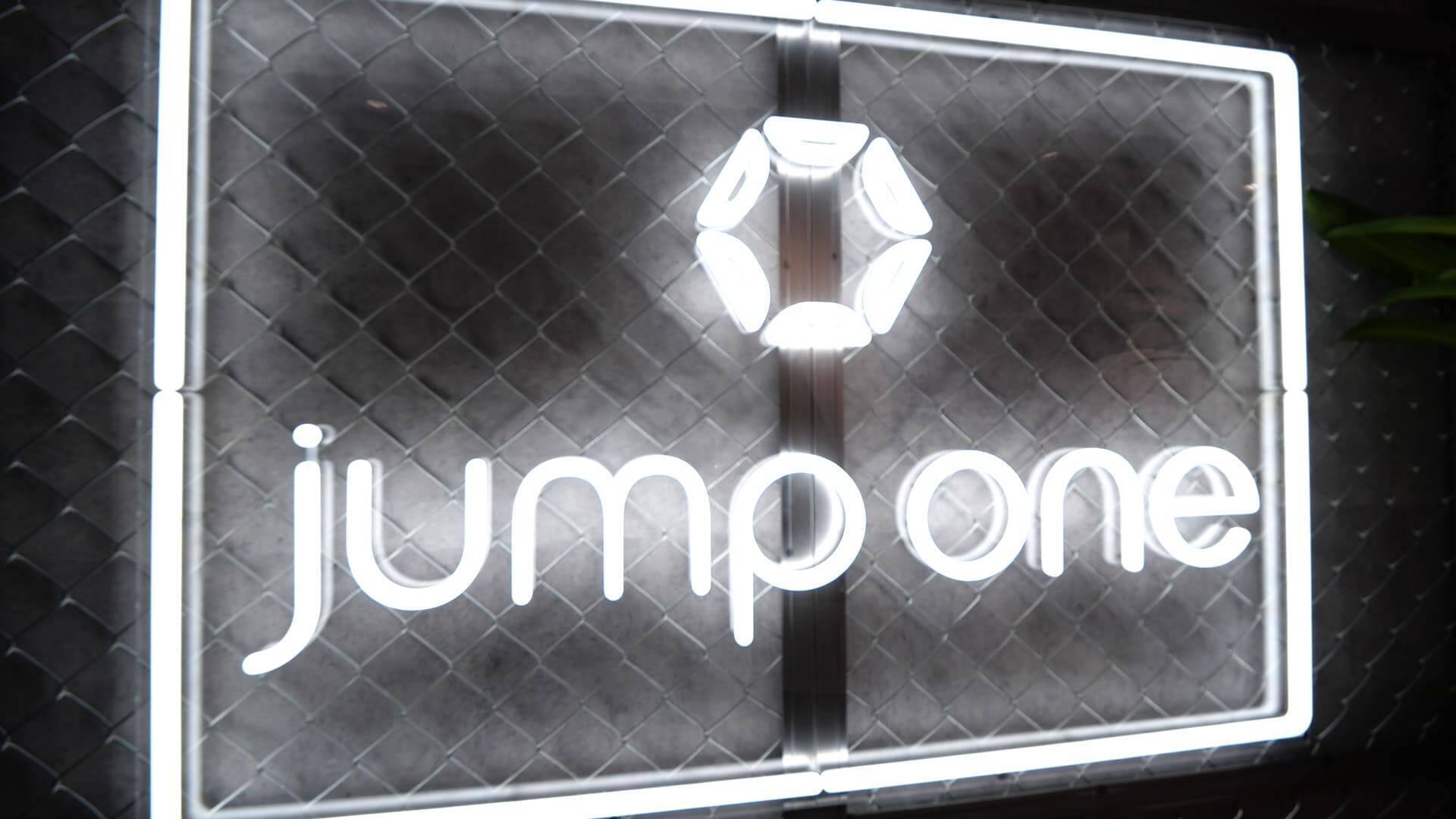 暗闇トランポリン 銀座 Jump One Ginza 4 18年11月18日 エキサイトニュース