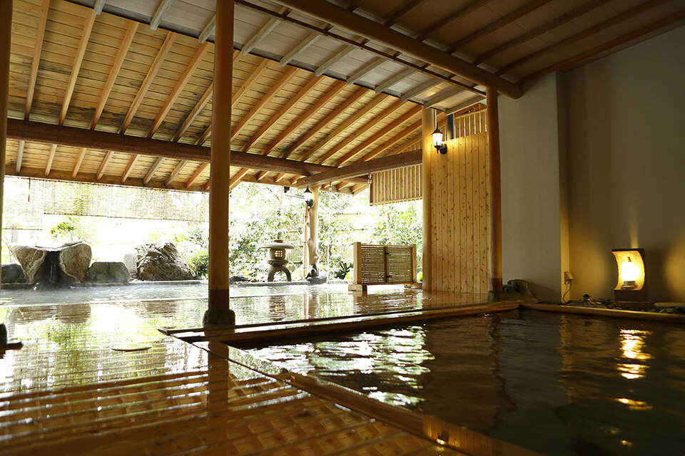 歴史と格式のある温泉宿で日本一の露天風呂を満喫