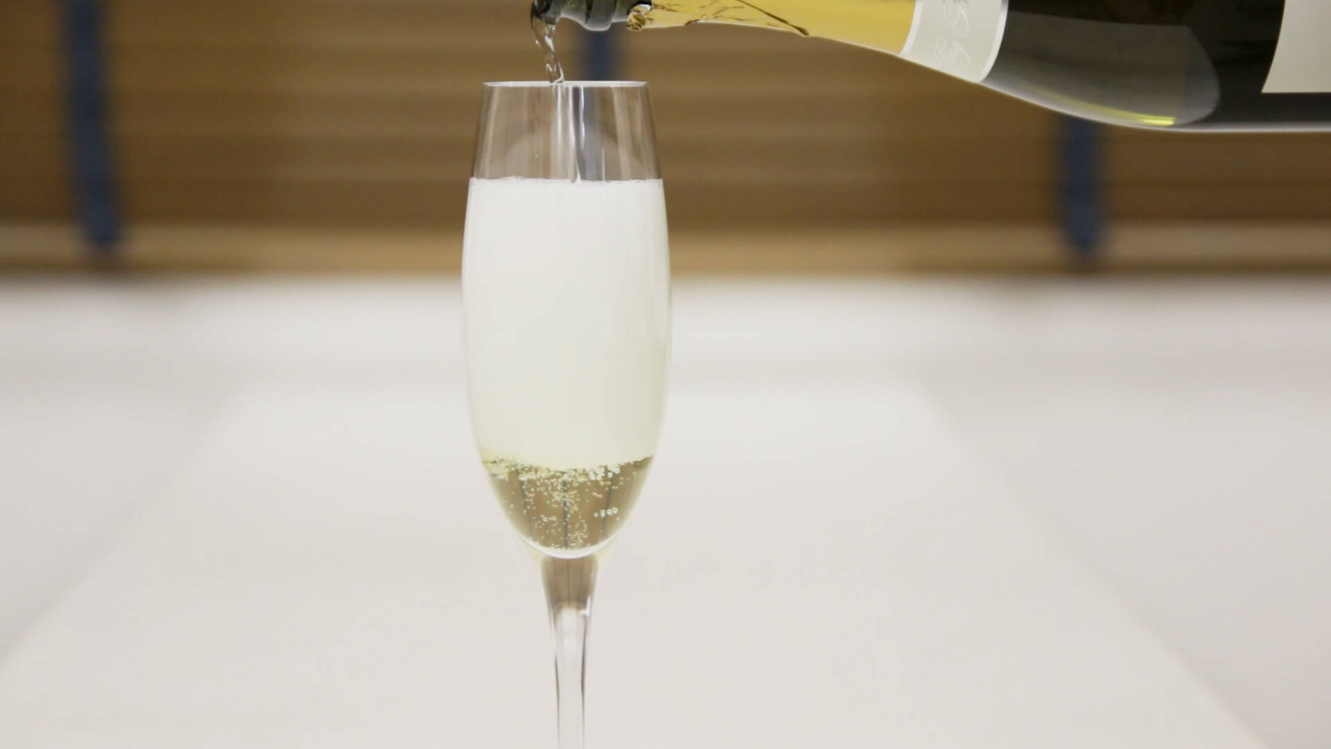 スパークリングワイン 失敗しない開け方のコツと正しい注ぎ方 19年3月14日 エキサイトニュース スパークリングワイン 失敗しない開け方のコツと正しい注ぎ方 19年3月14日 エキサイトニュース