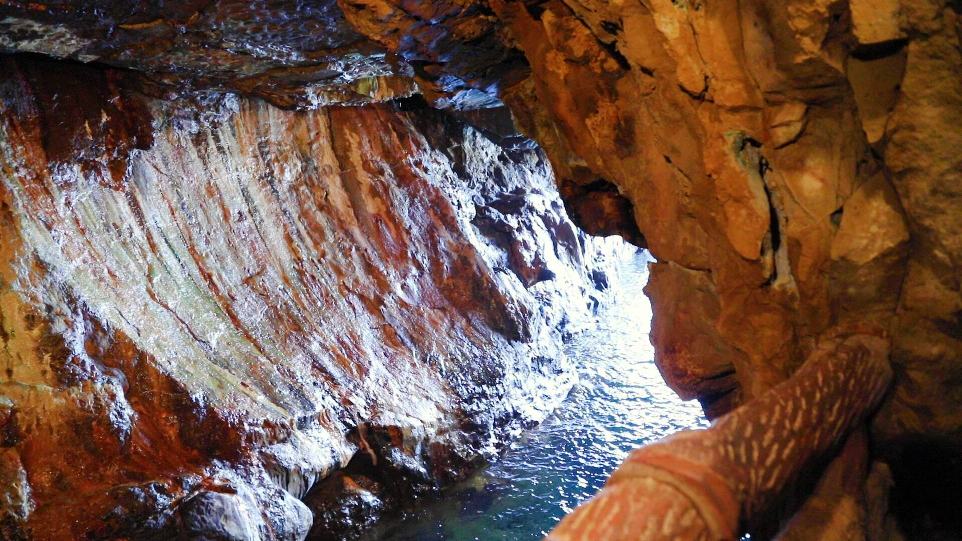 白浜の景勝地 三段壁洞窟 で自然の神秘と歴史に出合う 18年11月26日 エキサイトニュース