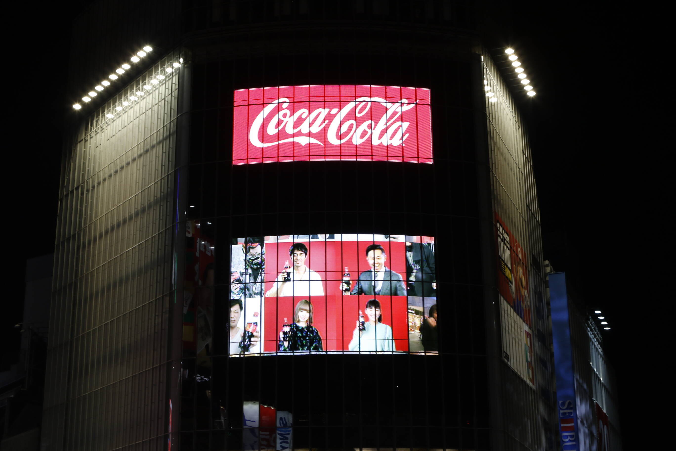 渋谷のスクランブル交差点がホコ天に 67 000人が参加した年越しカウントダウン 17年1月1日 エキサイトニュース