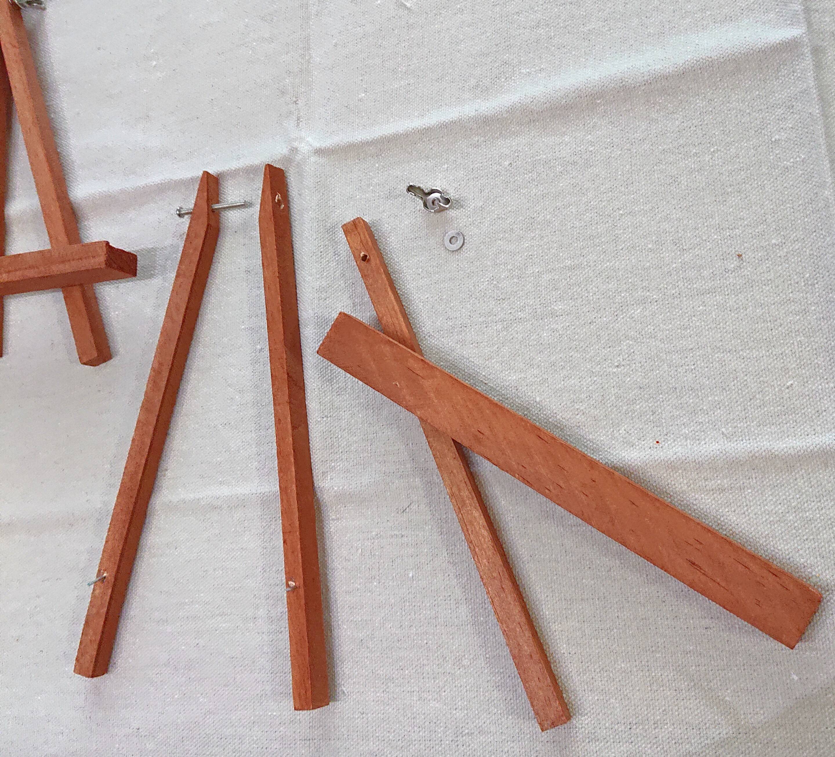 「イーゼルとトレーで作る、ちょうどいいサイズの木製2段ラック」 by herorinさん