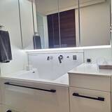 「シンクも洗面台も見せたくなる！水まわりがすっきり見えるコツ6選」の画像1