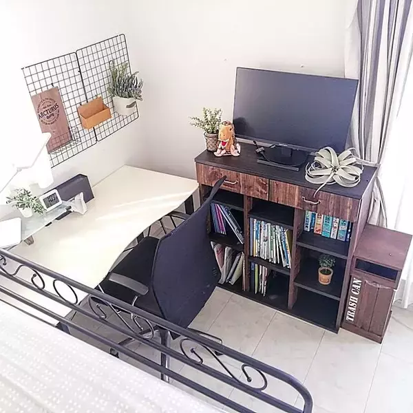 「個性豊かな本棚の魅力！ライフスタイルに合った本棚を見つけよう」の画像