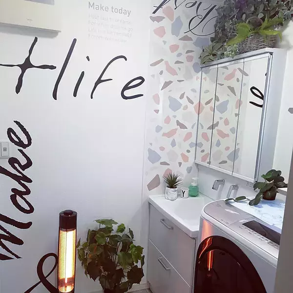 「壁に彩りとアクセントをプラス☆柄ものの壁紙で楽しむインテリア」の画像