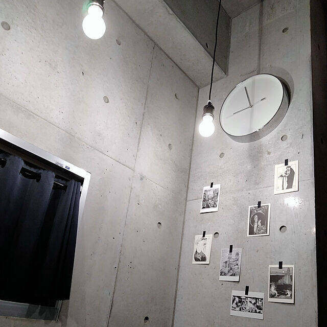 「26m2。近代美術館の雰囲気を目指した、アートと保護猫と過ごす部屋」 by Kateさん