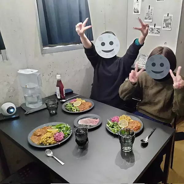 「「26m2。近代美術館の雰囲気を目指した、アートと保護猫と過ごす部屋」 by Kateさん」の画像