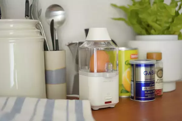 「【編集部が使ってみた】初めてのエッグスチーマーで感動！可愛い見た目のお役立ちアイテムです」の画像