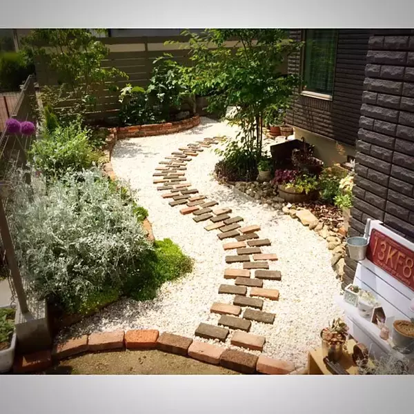 「うきうきした気持ちで帰りたい♪こだわり溢れる玄関アプローチ」の画像