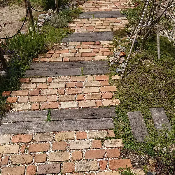 「うきうきした気持ちで帰りたい♪こだわり溢れる玄関アプローチ」の画像