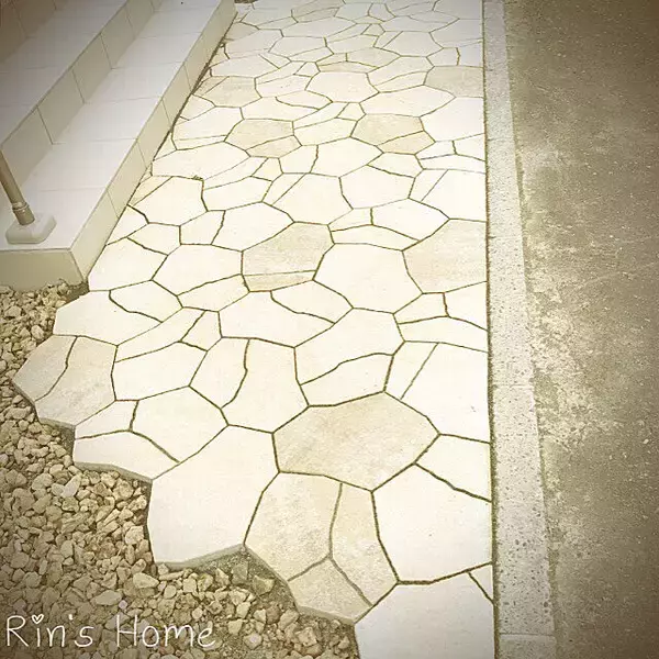 「うきうきした気持ちで帰りたい♪こだわり溢れる玄関アプローチ」の画像