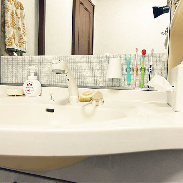 歯ブラシコップはどう置くのが正解？ユーザーさんの実例で見る、歯ブラシコップの置き方アイデア集