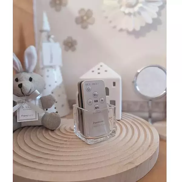 「テーブルやテレビまわりを使いやすく整える☆お部屋に馴染むリモコン収納のヒント」の画像