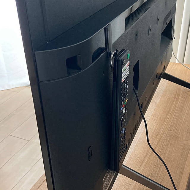 テーブルやテレビまわりを使いやすく整える☆お部屋に馴染むリモコン収納のヒント