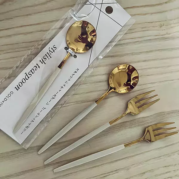 「食卓を楽しく華やかに演出！センス抜群な100均のカトラリー6選」の画像