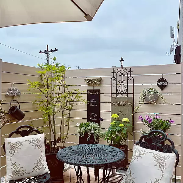 「視線のお悩みをやさしく解消！暮らしに安心を添える目隠しフェンス実例アイデア集」の画像