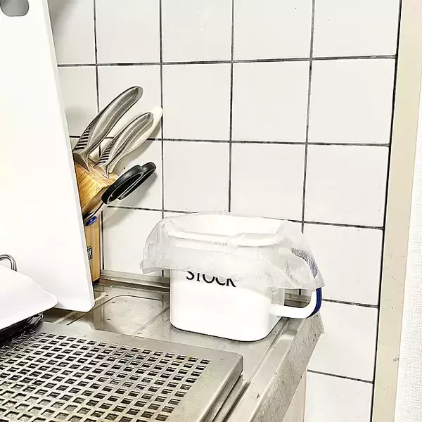 シンク周りをスッキリ見せてお手入れも楽に♪三角コーナーの代用品アイデア