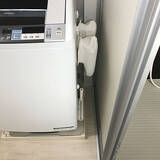 「デッドスペースを巧みに活用して！洗濯機横を収納スペースに」の画像2