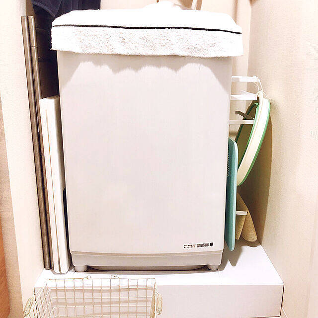 デッドスペースを巧みに活用して！洗濯機横を収納スペースに